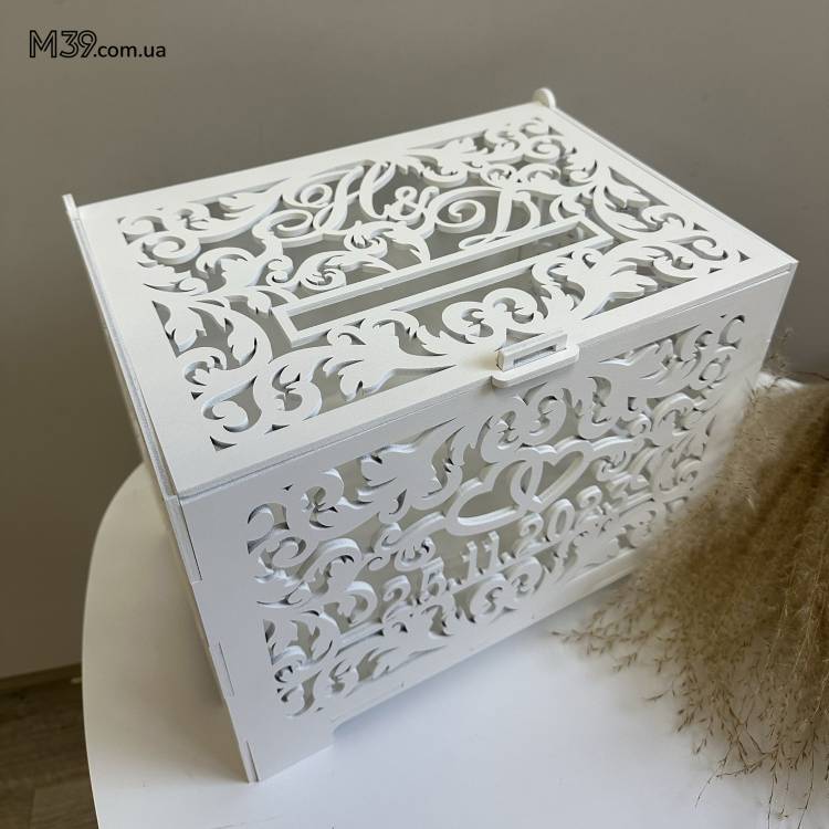 Коробка для грошей з вензелями