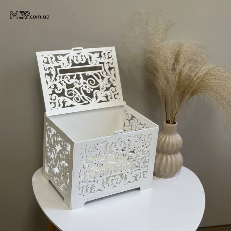 Коробка для грошей з вензелями