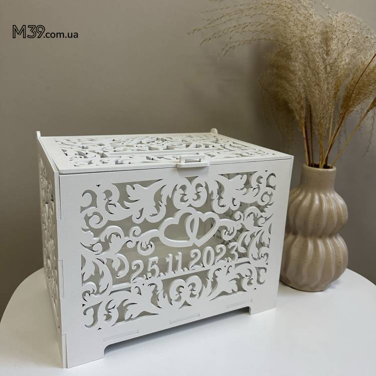 Коробка для грошей з вензелями