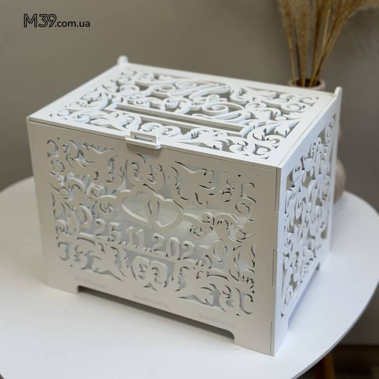 Коробка для грошей з вензелями