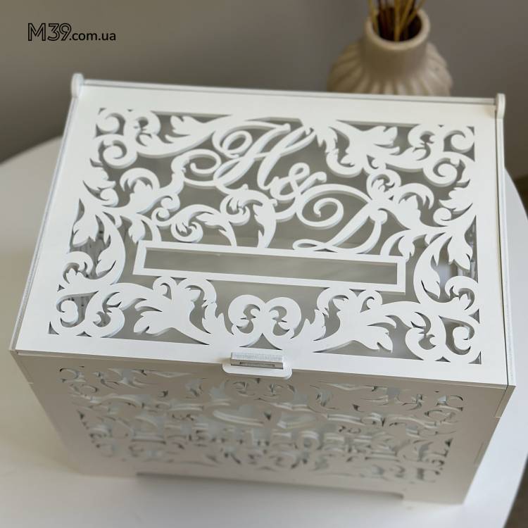 Коробка для грошей з вензелями