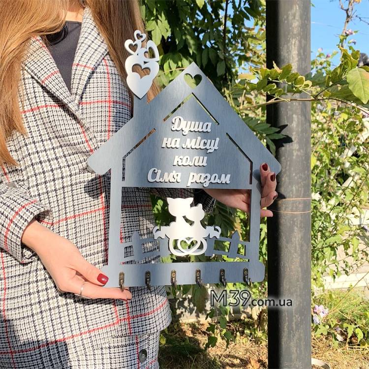 Ключница "Душа на месте, когда семья вместе" из дерева настенная
