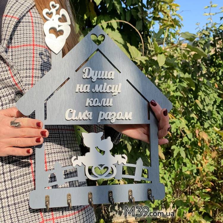 Ключница "Душа на месте, когда семья вместе" из дерева настенная