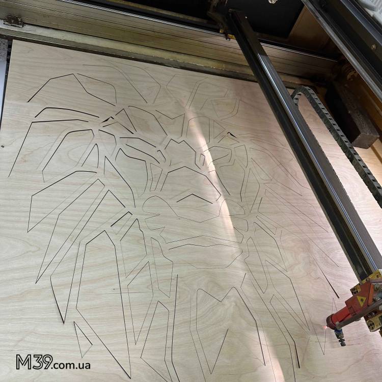 Декор на стіну з дерева - панно лофт "Лев Геометричний"