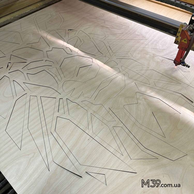 Декор на стіну з дерева - панно лофт "Лев Геометричний"