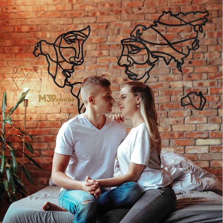 Геометрическое панно из дерева в форме карты Парочка m39.com.ua Геометрическое панно из дерева в форме карты Парочка