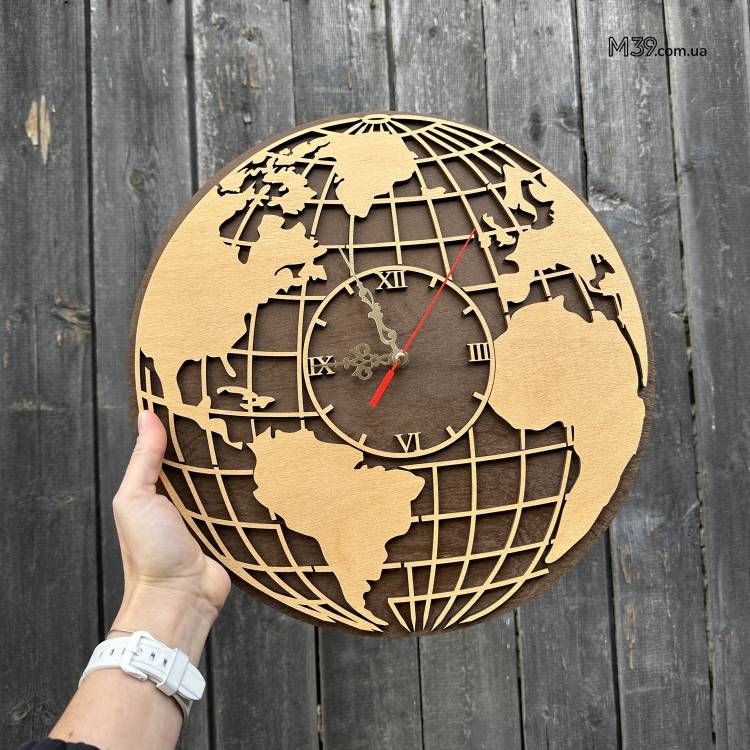 Настенные часы в стиле лофт "Карта мира" из дерева