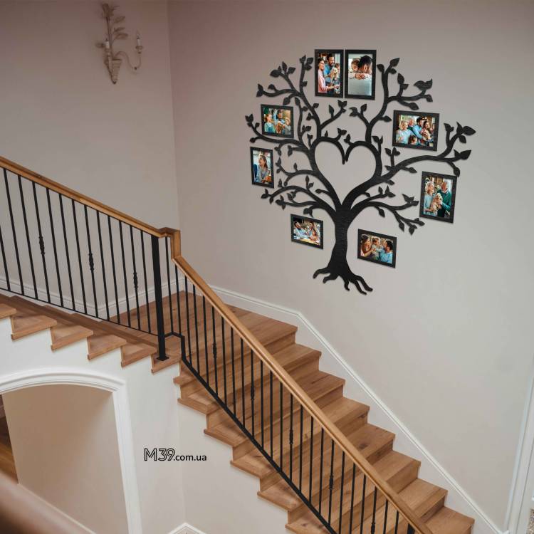 Декор над лестницей на стену - Семейное дерево "Сердце", композиция из фоторамок m39.com.ua Декор над лестницей на стену - Семейное дерево "Сердце", композиция из фоторамок
