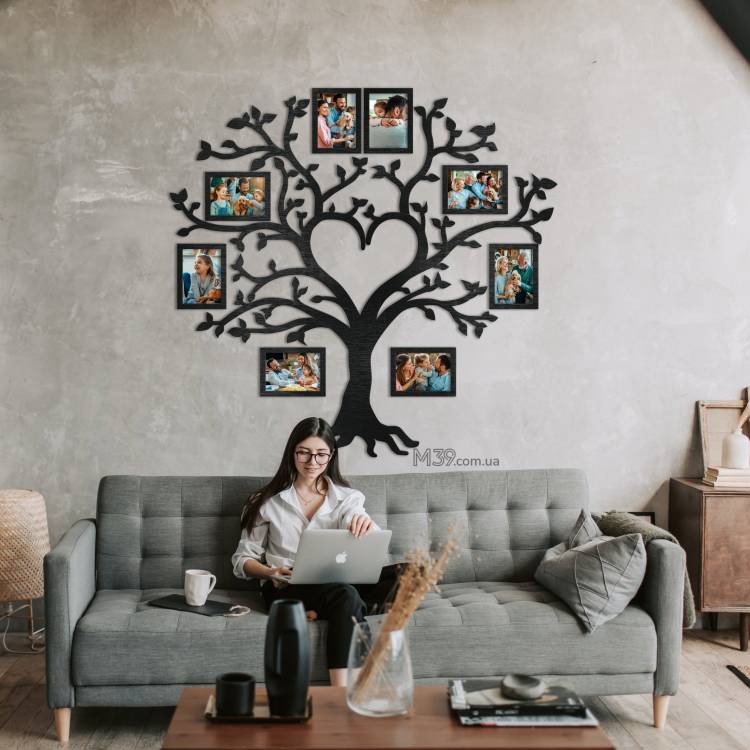 Декор над лестницей на стену - Семейное дерево "Сердце", композиция из фоторамок m39.com.ua Декор над лестницей на стену - Семейное дерево "Сердце", композиция из фоторамок