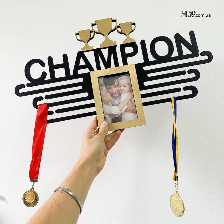 Подарунок дитині на Різдво - Медальниця з дерева Чемпіон