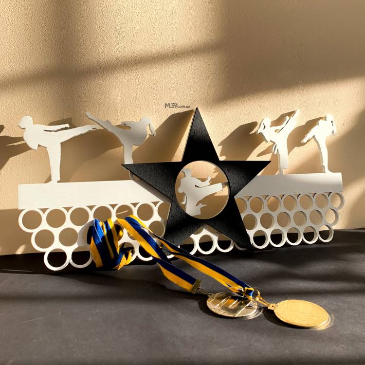 Медальниця з дерева Карате m39.com.ua Медальниця з дерева Карате