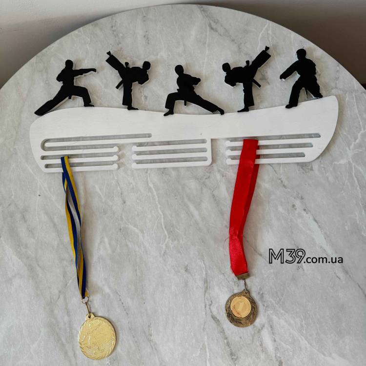 Медальниця з дерева Бойові Мистецтва Карате