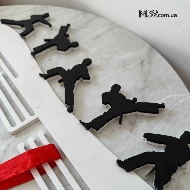 Медальниця з дерева Бойові Мистецтва Карате