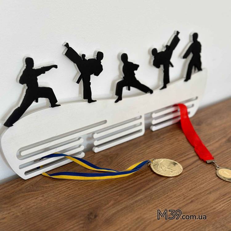 Медальниця з дерева Бойові Мистецтва Карате