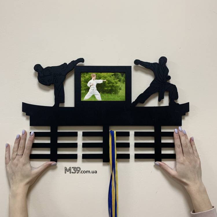 Медальниця з дерева карате тхеквондо айкідо з фото рамкою