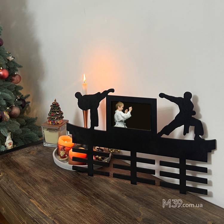 Медальниця з дерева карате тхеквондо айкідо з фото рамкою