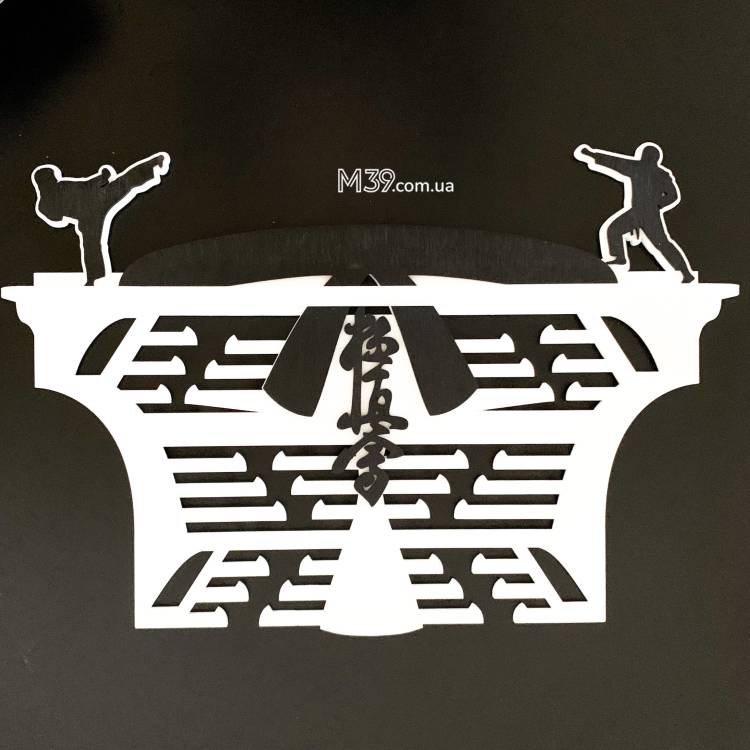 Медальница из дерева карате с полочкой для кубков