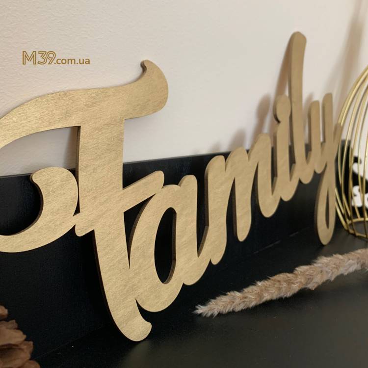 Напис з дерева Family