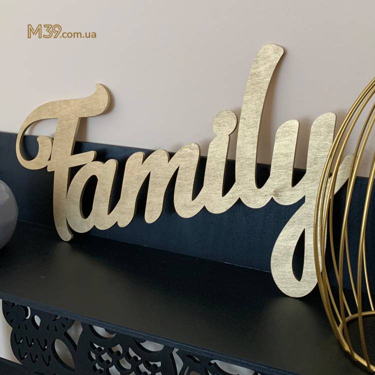 Напис з дерева Family