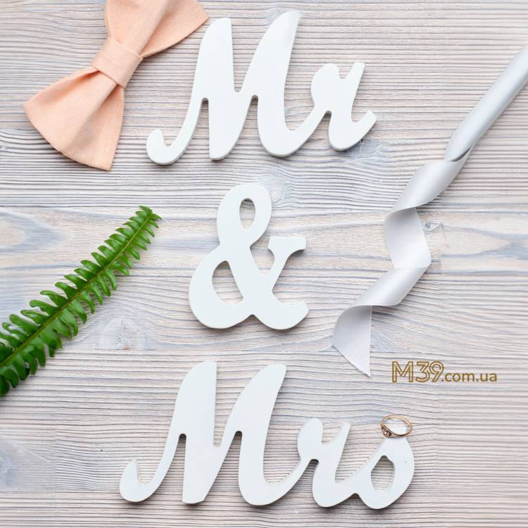 Напис з Дерева на Весілля Mr and Mrs