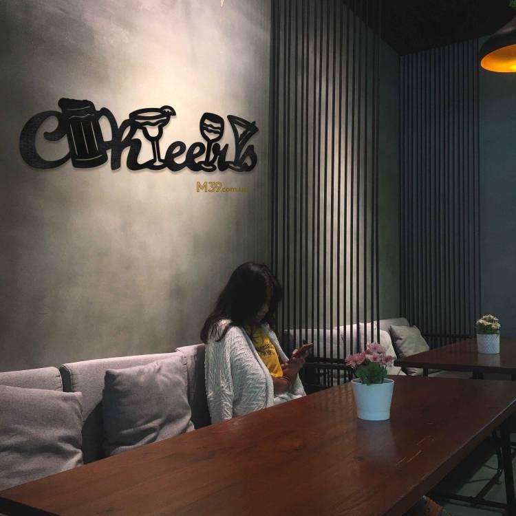 Логотип Лаунж-Бару з Дерева Інтер