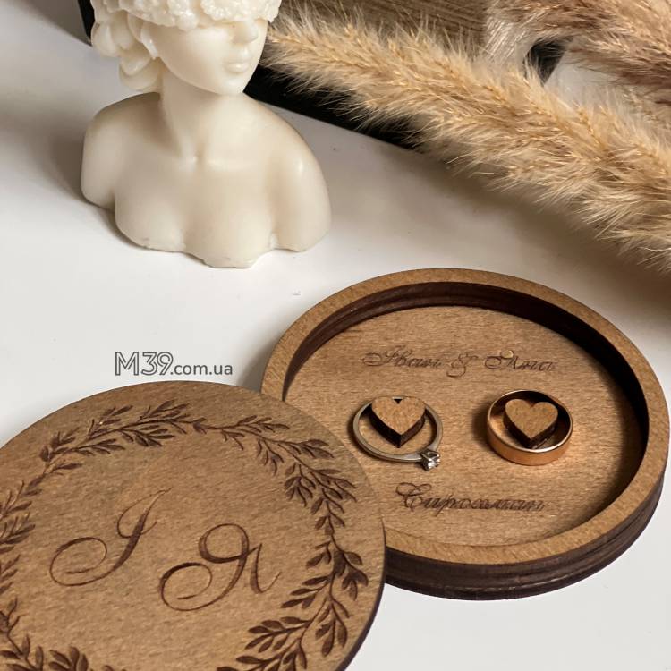 Шкатулка для кілець, підставка під кільця кругла з ініціалами m39.com.ua Шкатулка для кілець, підставка під кільця кругла з ініціалами
