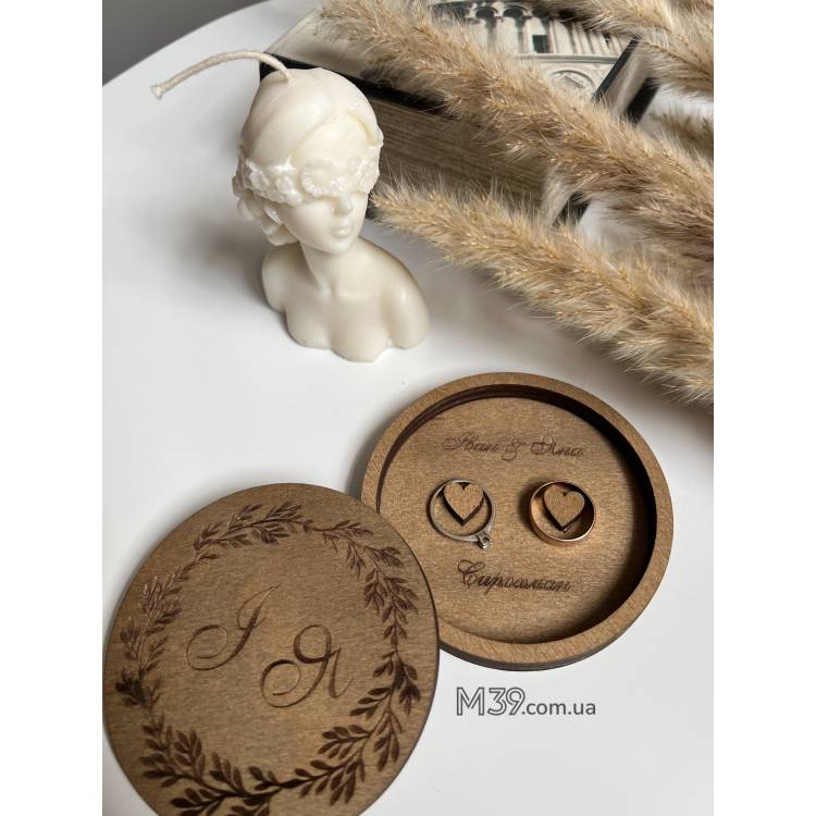 Шкатулка для кілець, підставка під кільця кругла з ініціалами m39.com.ua Шкатулка для кілець, підставка під кільця кругла з ініціалами