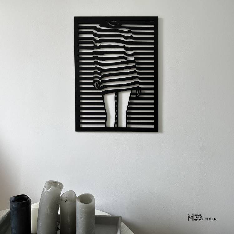 Декор з Дерева на Стіну - Панно "Дівчина у Смугастій Сукні"