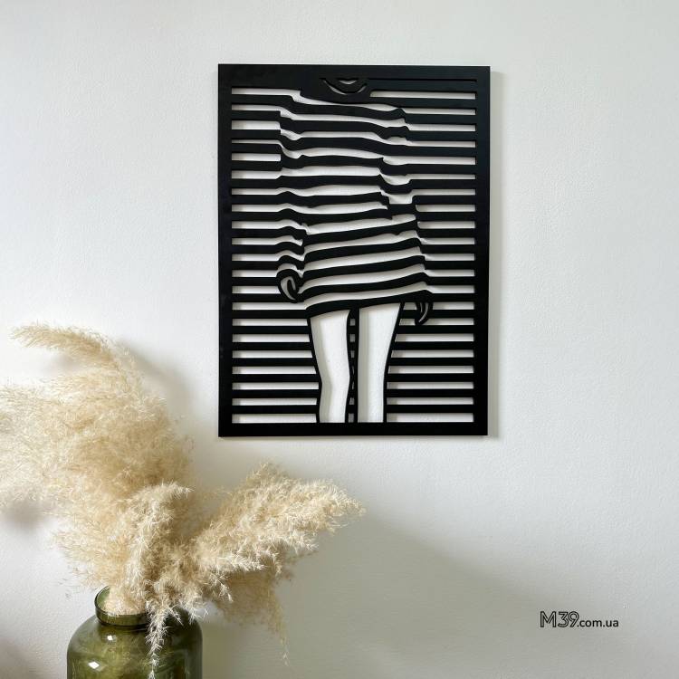 Декор з Дерева на Стіну - Панно "Дівчина у Смугастій Сукні"