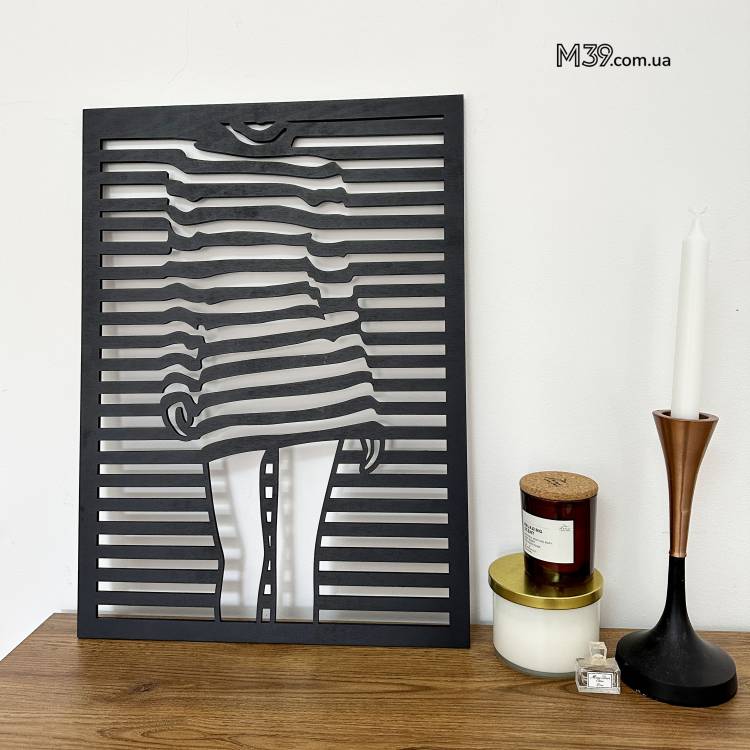 Декор з Дерева на Стіну - Панно "Дівчина у Смугастій Сукні"