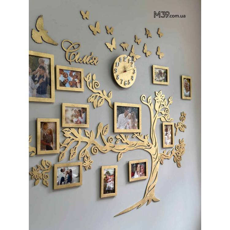 Большое Семейное Дерево с Часами, Голубем и Бабочками