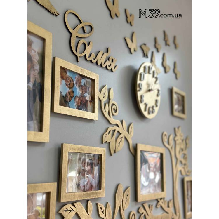 Большое Семейное Дерево с Часами, Голубем и Бабочками