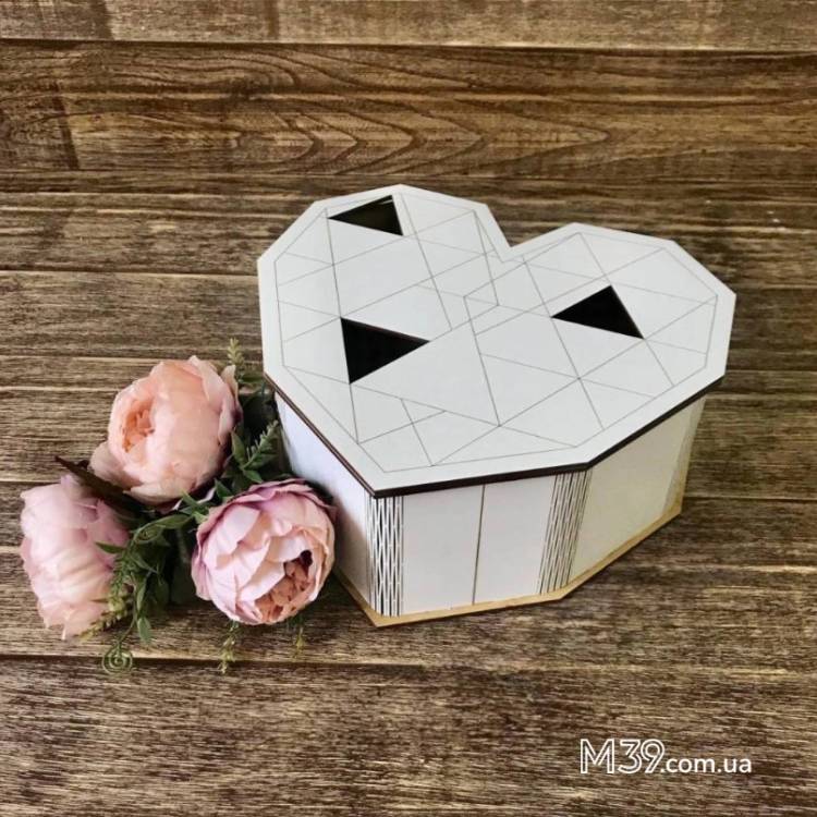 Коробка сердце белая