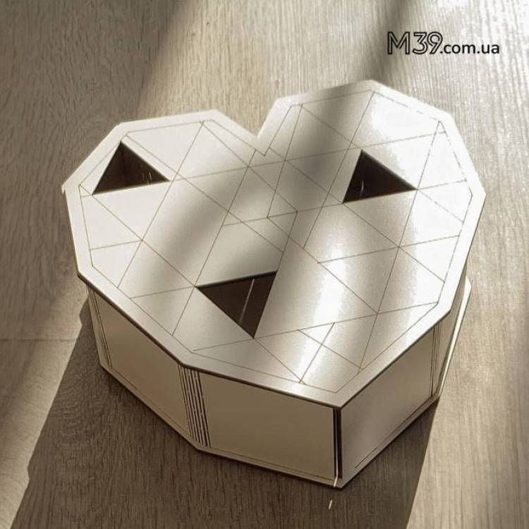 Коробка сердце белая