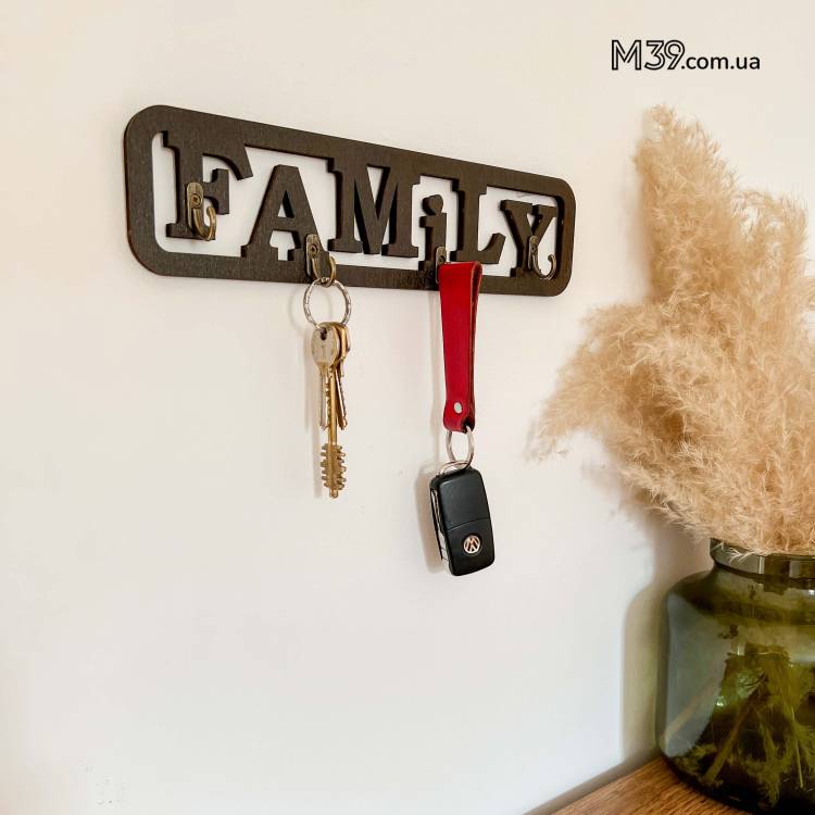 Ключница «Family» из дерева настенная