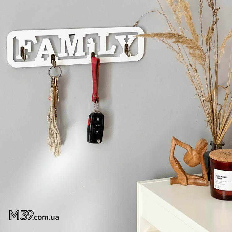 Ключница «Family» из дерева настенная