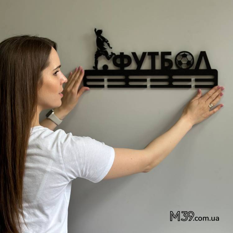 Медальница из дерева «Футбол» с фигуркой