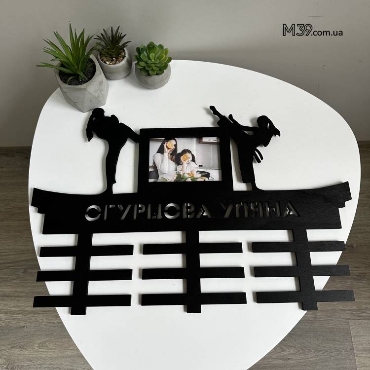 Медальниця Іменна Карате Таеквондо для Дівчини з Фоторамкою з Дерева