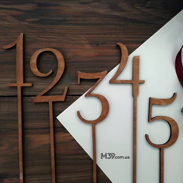 Номер на Стіл з Дерева