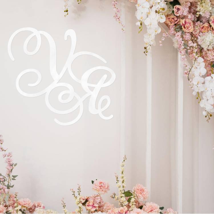 Инициалы молодожёнов в президиум