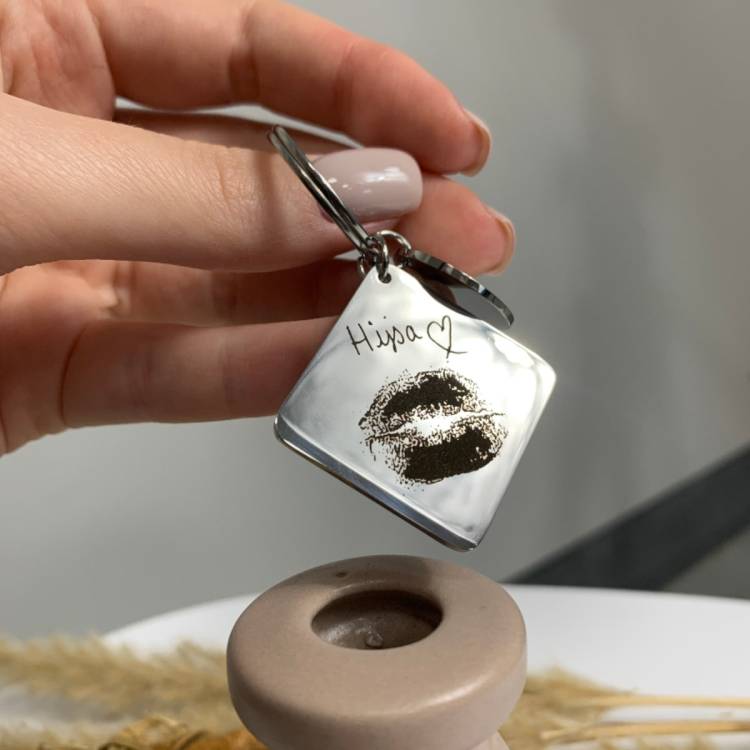 Брелок з індивідуальним підписом від руки - Подарунок рідним на Миколая