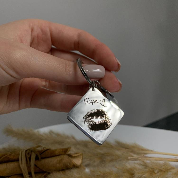 Брелок з індивідуальним підписом від руки - Подарунок рідним на Миколая