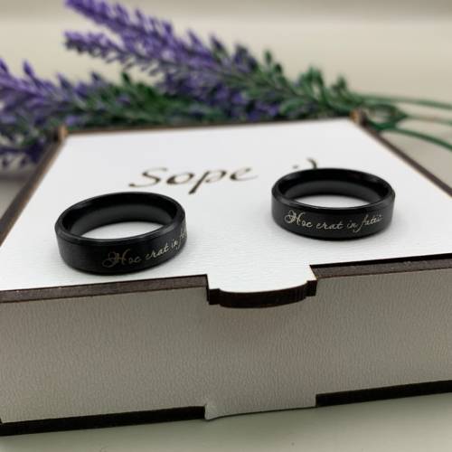 Каблучка з мотиваційним гравіюванням латиною - оригінальний подарунок