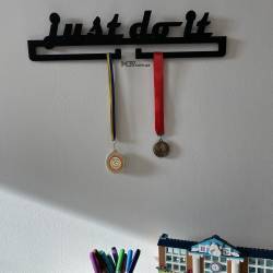 Медальниця з дерева «Just do it»