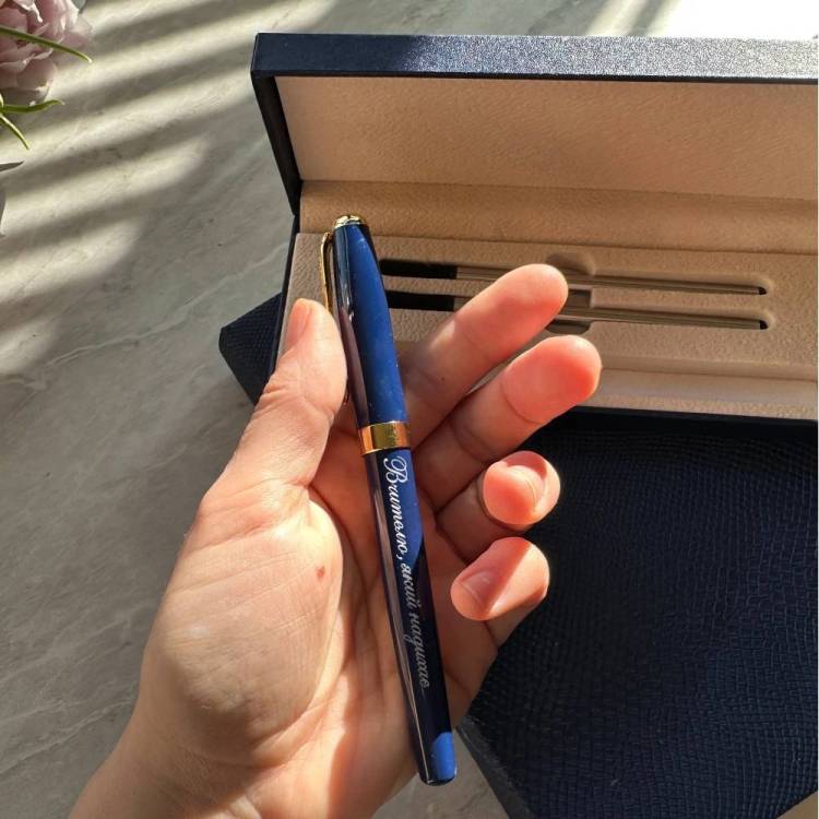 Оригинальный Подарок Учительнице на 8 марта, Ручка с Индивидуальным Гравированием