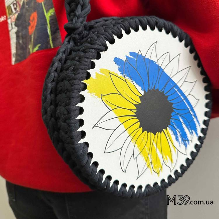 Кругле Денце з Малюнком для Сумочки або Кошика "Дівчина з прапором"