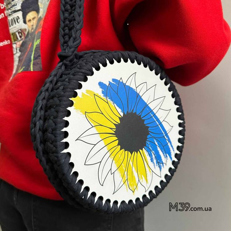 Кругле Денце з Малюнком для Сумочки або Кошика "Дівчина з прапором"