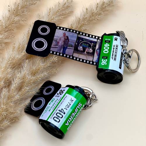 Персонализированный подарок Ретрофотоплёнка — брелок с вашими фото (6–10 фотографий)