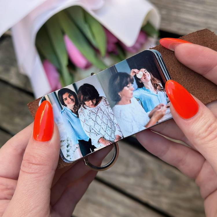 Шкіряний фотобрелок з фото, оригінальний подарунок коханій