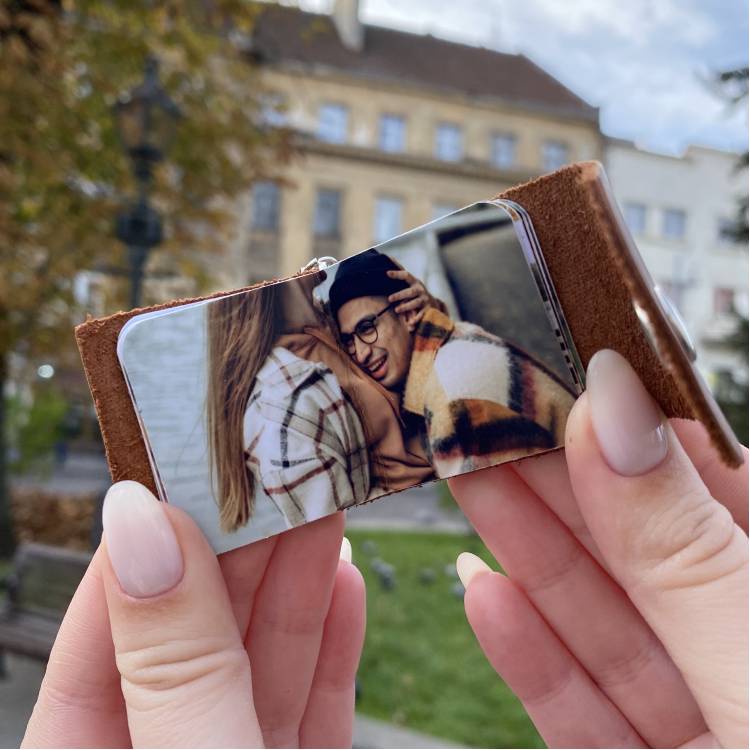 Шкіряний брелок-фотоальбом з вашими фотографіями (10–14 фото)